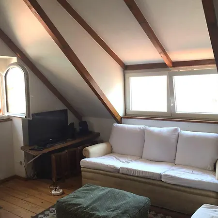 Top Floor In Center Of *