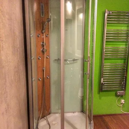 Top Floor In Center Of *