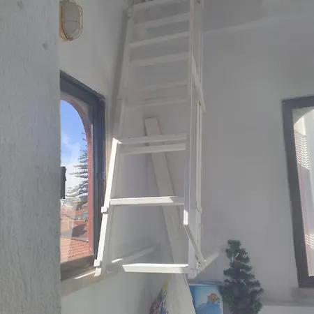 Top Floor In Center Of